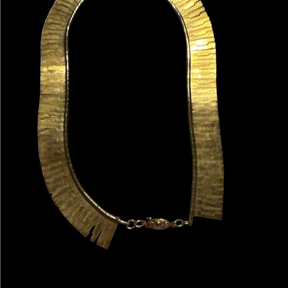Elegant Gold Necklace - Picture 2 of 3